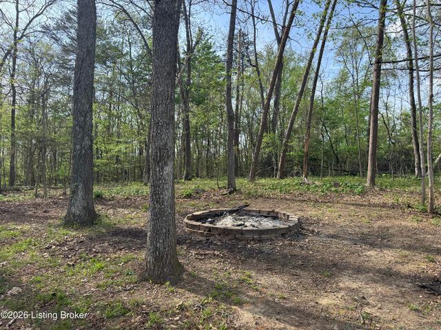 574 Pine Creek Rd, Shepherdsville, KY 40165
