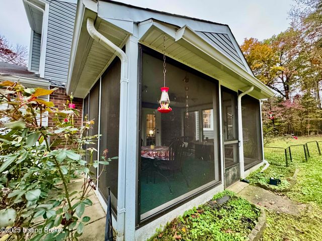 574 Pine Creek Rd, Shepherdsville, KY 40165