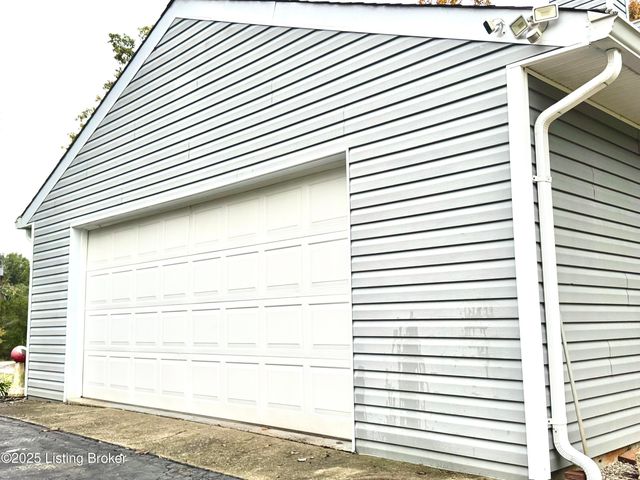 574 Pine Creek Rd, Shepherdsville, KY 40165