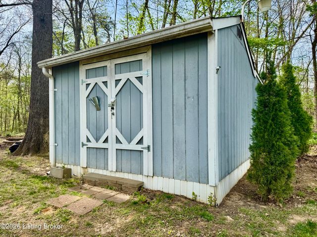 574 Pine Creek Rd, Shepherdsville, KY 40165