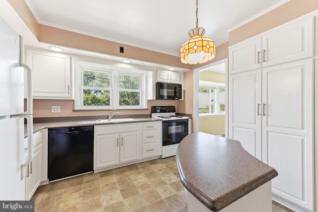 1100 LILAC LN, Reading, PA 19609