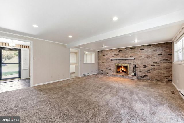 1100 LILAC LN, Reading, PA 19609