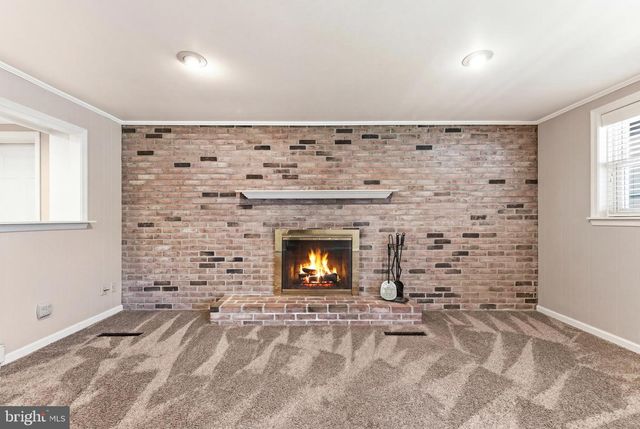 1100 LILAC LN, Reading, PA 19609