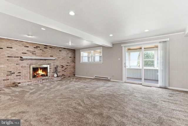 1100 LILAC LN, Reading, PA 19609