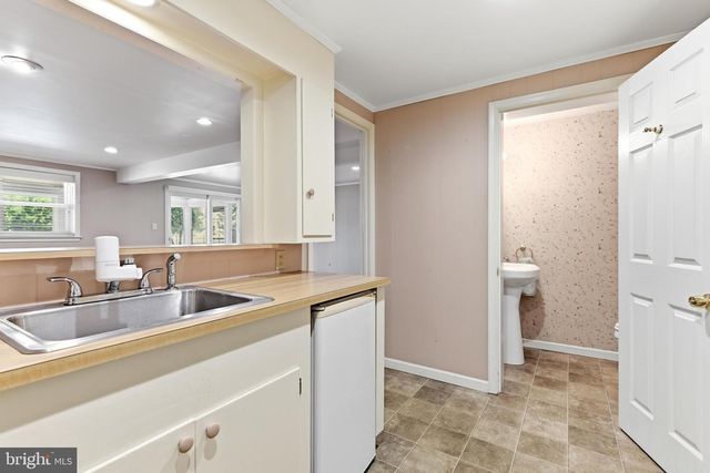 1100 LILAC LN, Reading, PA 19609