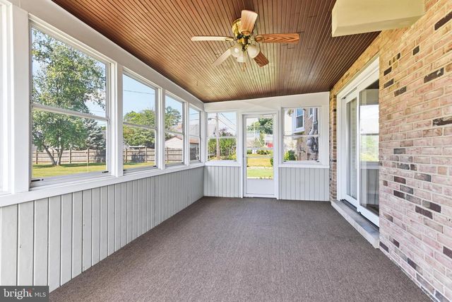 1100 LILAC LN, Reading, PA 19609