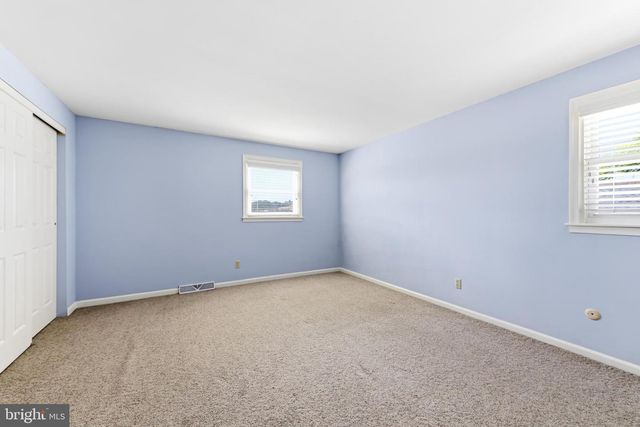 1100 LILAC LN, Reading, PA 19609