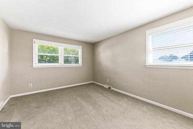 1100 LILAC LN, Reading, PA 19609