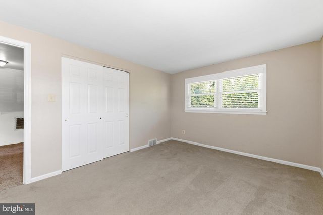 1100 LILAC LN, Reading, PA 19609