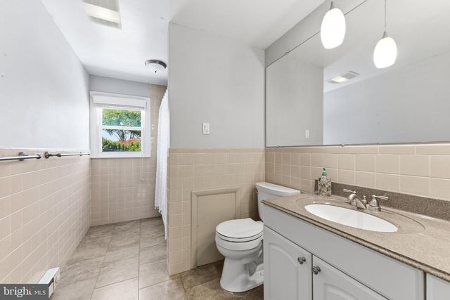 1100 LILAC LN, Reading, PA 19609
