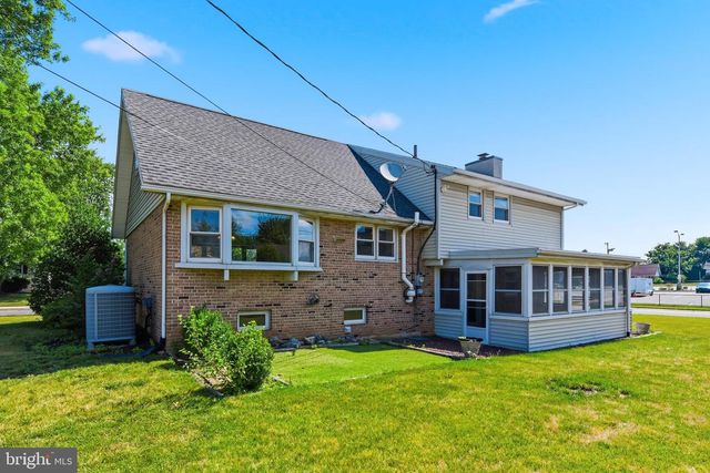 1100 LILAC LN, Reading, PA 19609