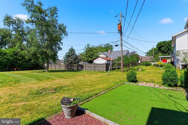 1100 LILAC LN, Reading, PA 19609