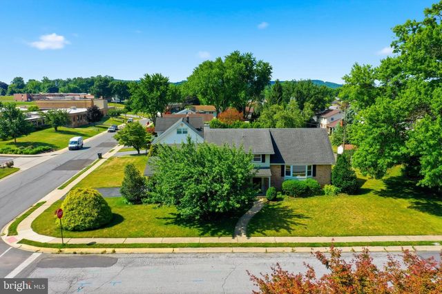 1100 LILAC LN, Reading, PA 19609