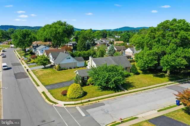 1100 LILAC LN, Reading, PA 19609