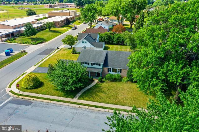 1100 LILAC LN, Reading, PA 19609
