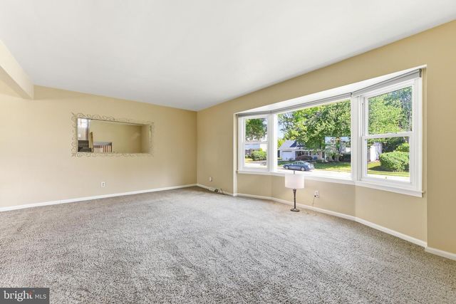 1100 LILAC LN, Reading, PA 19609