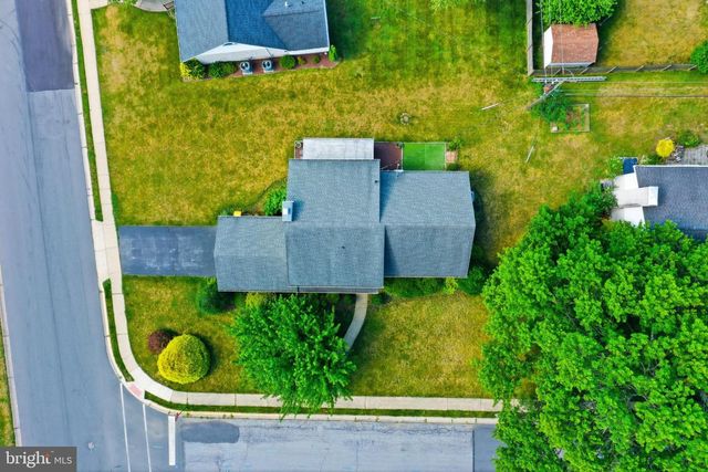 1100 LILAC LN, Reading, PA 19609