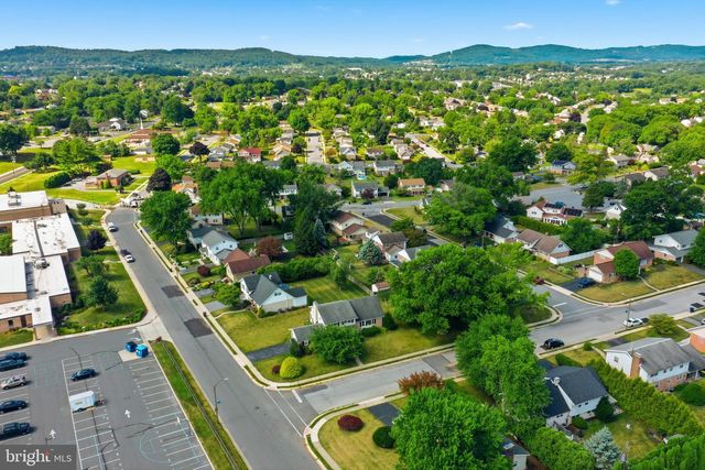 1100 LILAC LN, Reading, PA 19609