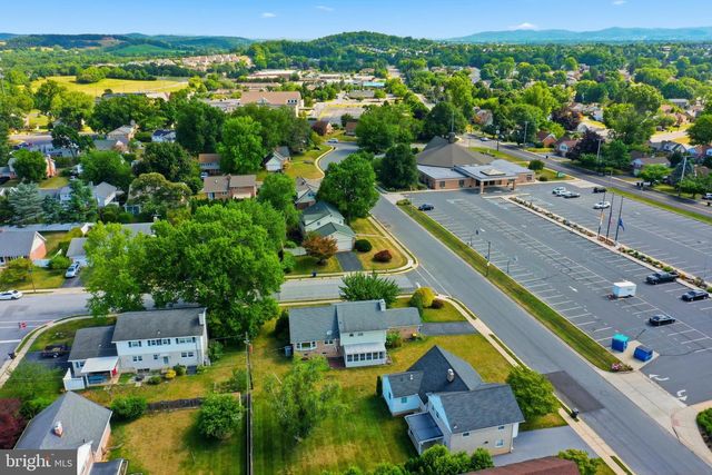 1100 LILAC LN, Reading, PA 19609