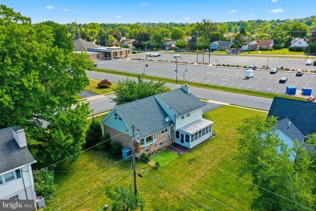 1100 LILAC LN, Reading, PA 19609