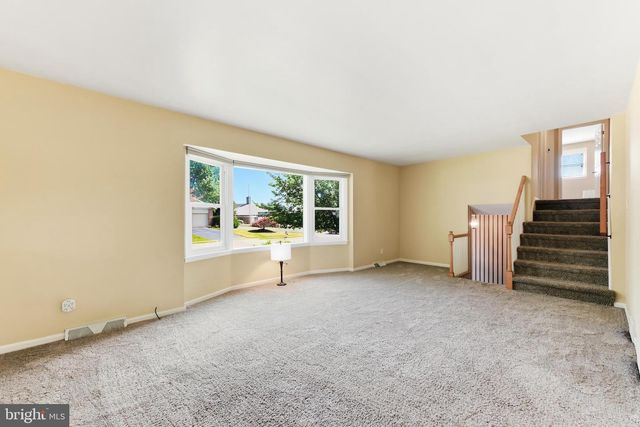 1100 LILAC LN, Reading, PA 19609