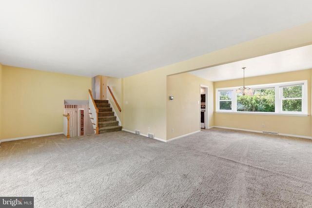 1100 LILAC LN, Reading, PA 19609