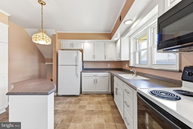 1100 LILAC LN, Reading, PA 19609