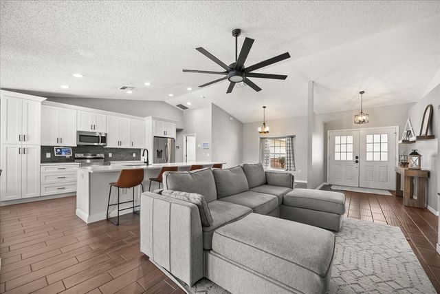 275 WALNUT AVENUE, Orange City, FL 32763