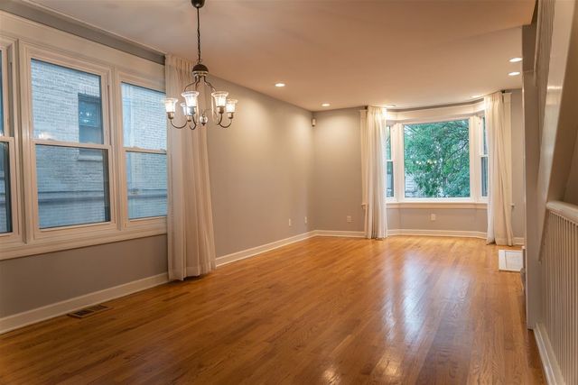 3835 N Fremont Street, Chicago, IL 60613