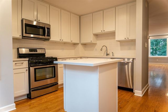 3835 N Fremont Street, Chicago, IL 60613