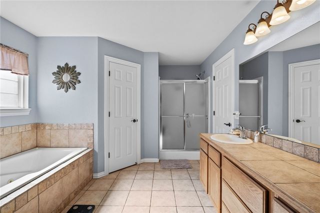 1041 Applewood Circle, Centerton, AR 72719