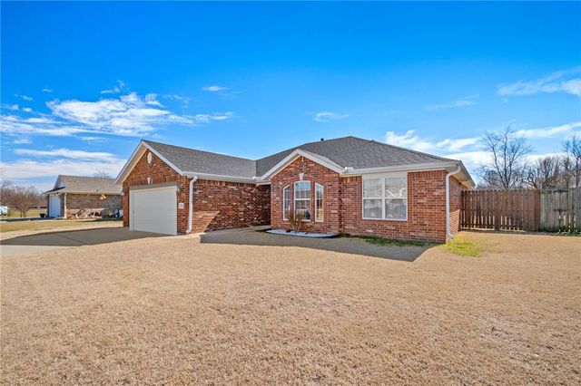 1041 Applewood Circle, Centerton, AR 72719