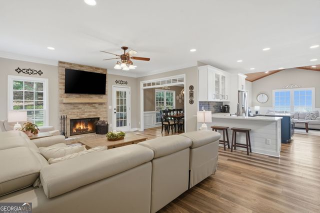 717 Parkside Drive, Woodstock, GA 30188