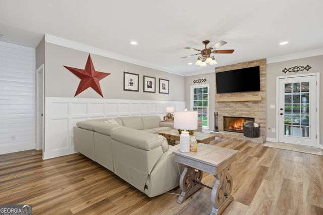 717 Parkside Drive, Woodstock, GA 30188