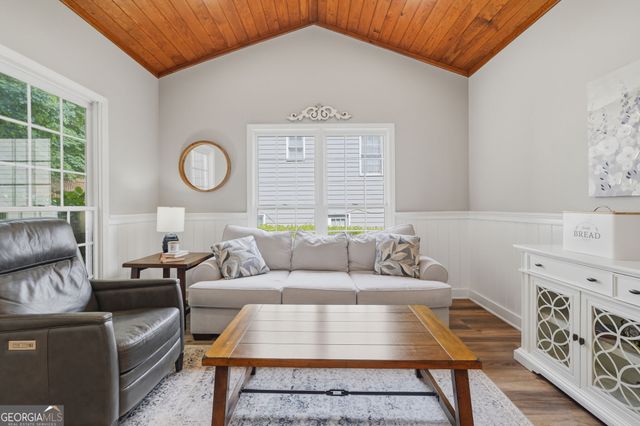 717 Parkside Drive, Woodstock, GA 30188