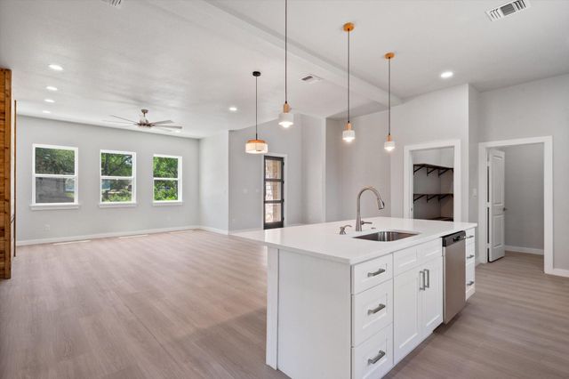 148 Preston Trail, Meadowlakes, TX 78654