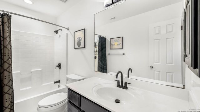 2204 geneva, Castroville, TX 78009