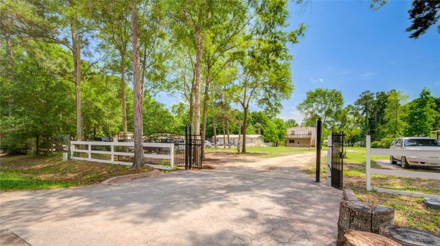 16947 Pioneer Trail, Conroe, TX 77302