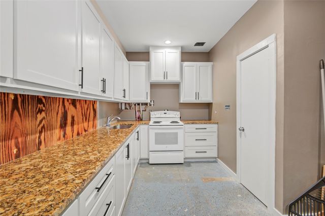 16947 Pioneer Trail, Conroe, TX 77302