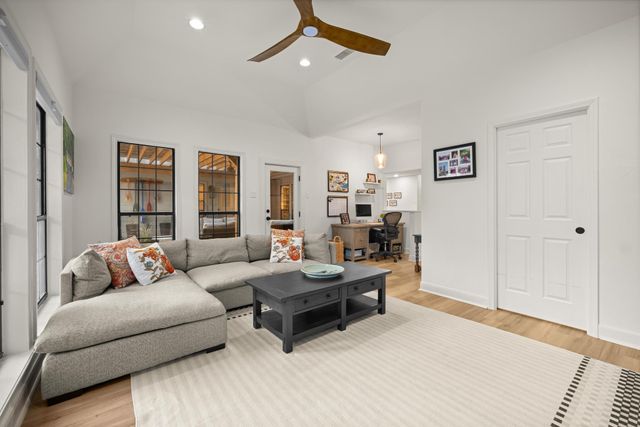 129 CREST VIEW DR, Lakeway, TX 78734