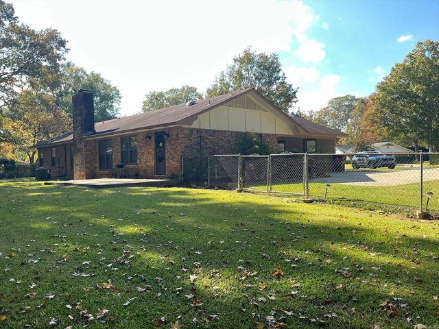 127 S Dogwood, Crossett, AR 71635
