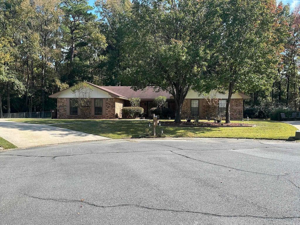 127 S Dogwood, Crossett, AR 71635