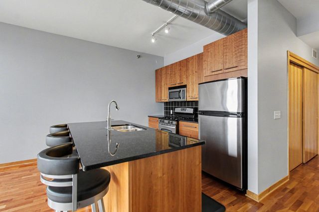 1211 Lagoon Avenue 410, Minneapolis, MN 55408