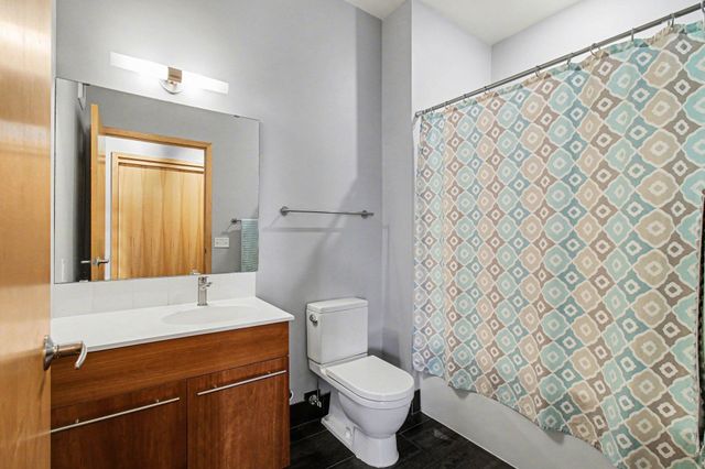 1211 Lagoon Avenue 410, Minneapolis, MN 55408