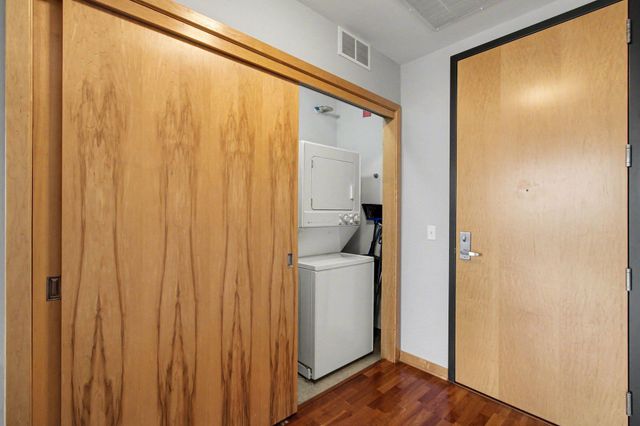 1211 Lagoon Avenue 410, Minneapolis, MN 55408