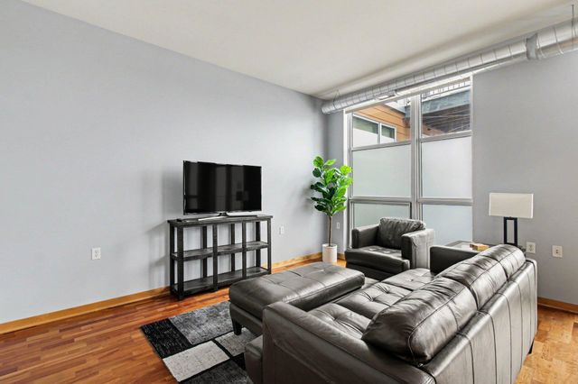 1211 Lagoon Avenue 410, Minneapolis, MN 55408