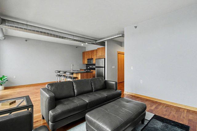 1211 Lagoon Avenue 410, Minneapolis, MN 55408