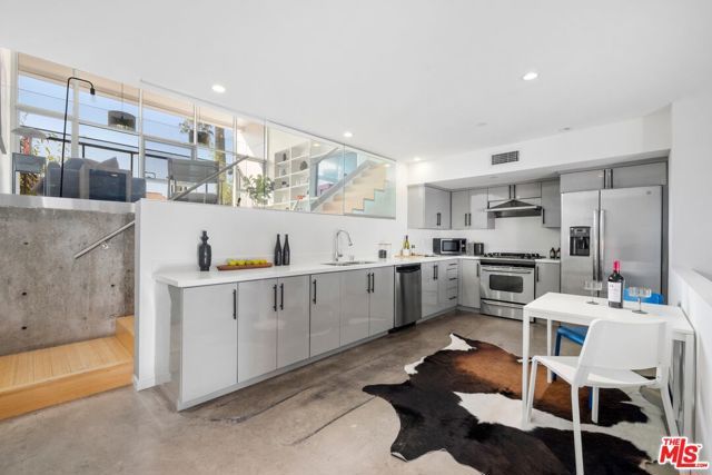 803 Wilcox Avenue 4, Los Angeles, CA 90038