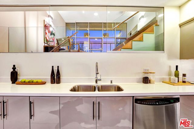 803 Wilcox Avenue 4, Los Angeles, CA 90038
