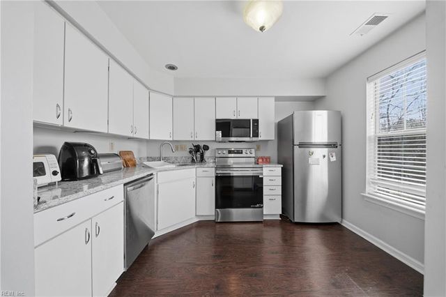 728 Inlet Quay Apt J, Chesapeake, VA 23320